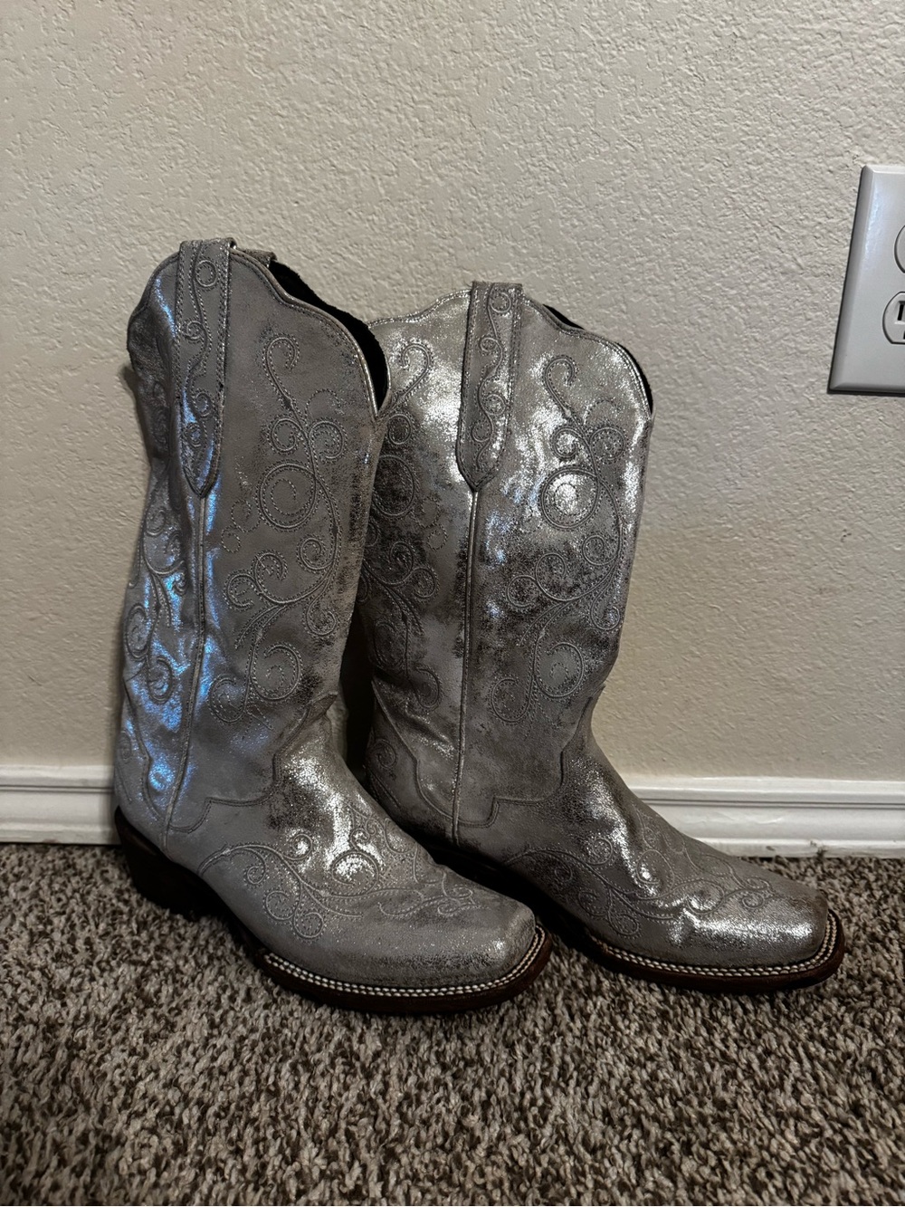 Women’s Size 9 Cowboy Boots